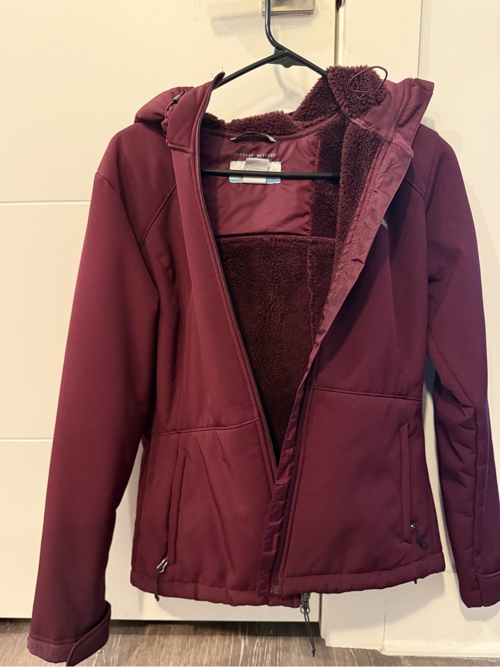 Columbia insulated Women’s Hooded Insulated Jacket - Burgundy/Maroon
